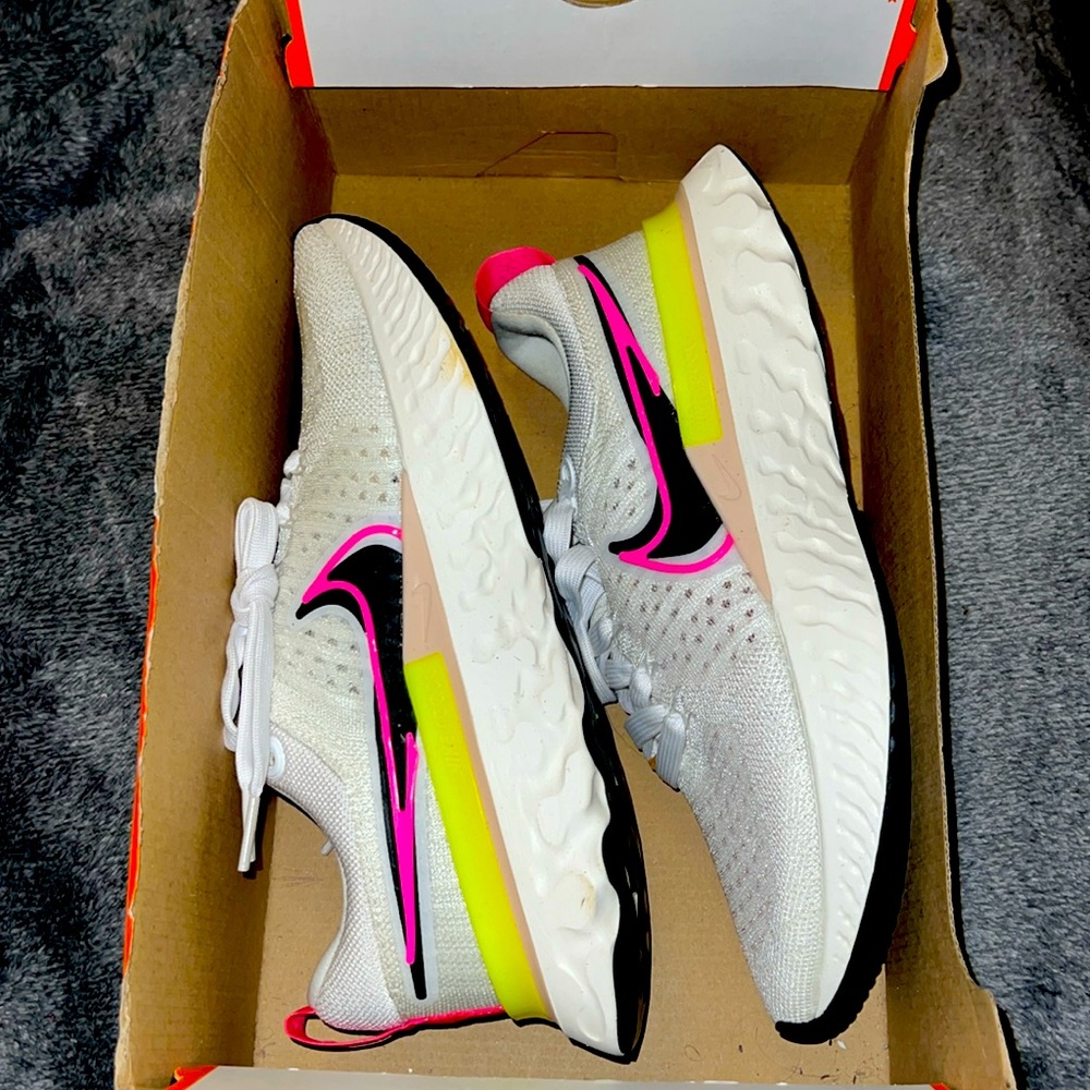 Nike women running shoes